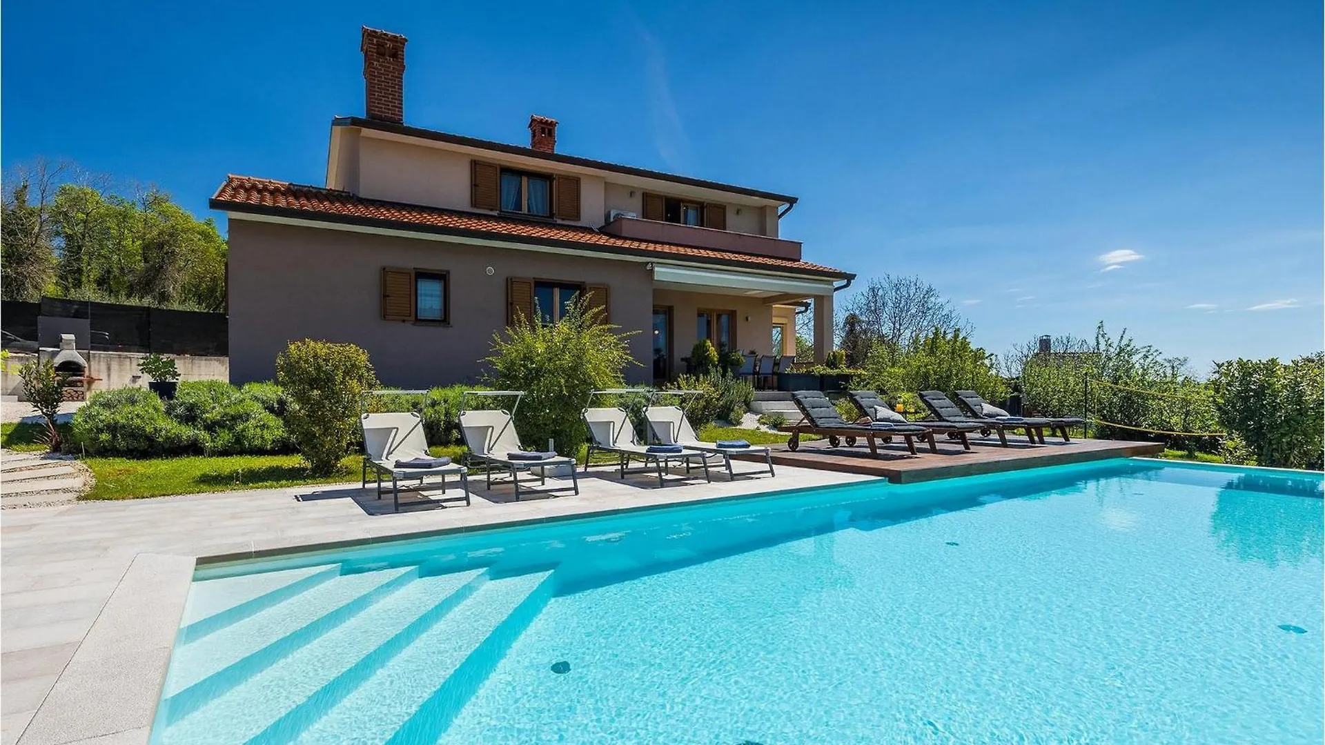 Villa Brdo 0*, Trviz