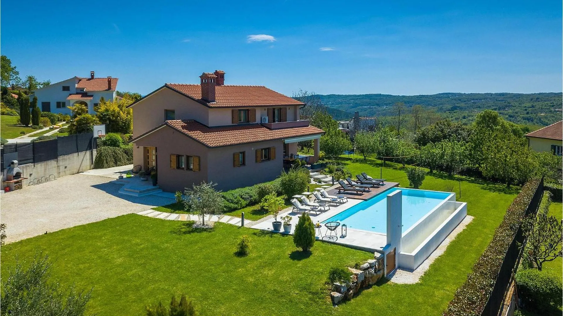 Villa Brdo 0*, Trviz